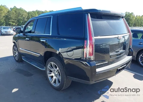 2015 Cadillac Escalade Luxury z USA, uszkodzony, nr VIN 1GYS3MKJ8FR739404